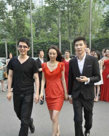 央視最帥實(shí)習(xí)主播胡悅鑫轉(zhuǎn)正 揭秘這些準(zhǔn)國臉們