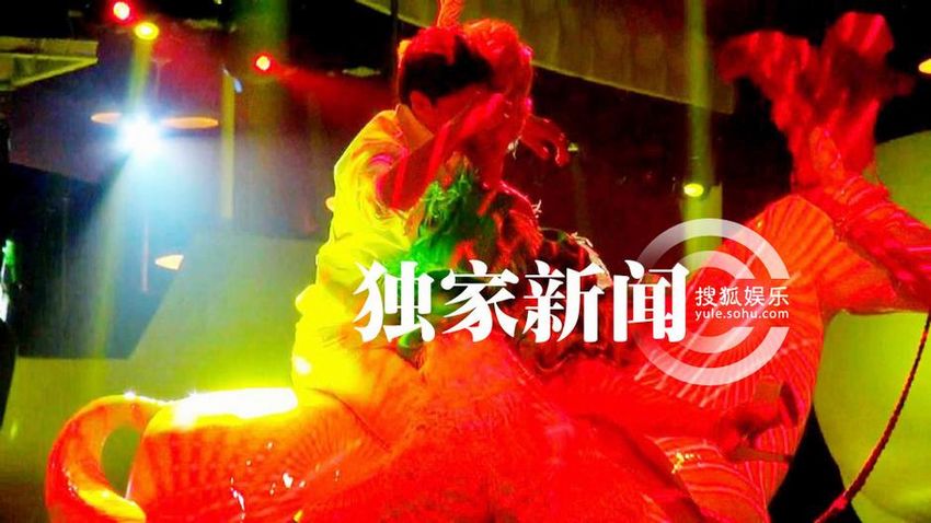 范冰冰片場(chǎng)大跳騎馬舞 瘋狂露腿尖叫