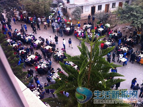云南貧困縣官員葬父大宴賓客5天 或收禮金數(shù)十萬(wàn)