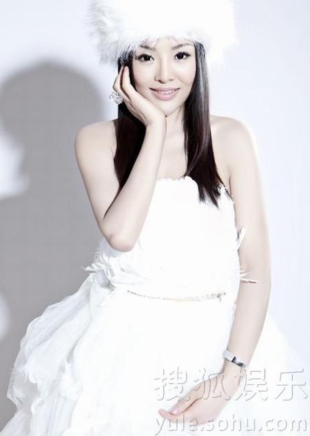 霍啟剛“海戰(zhàn)門”90后超模吳婷私照曝光 曾擔任文化大使