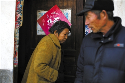 12月18日，閔擁軍父母稱，案發(fā)前兒子是癲癇癥發(fā)作跑出去。