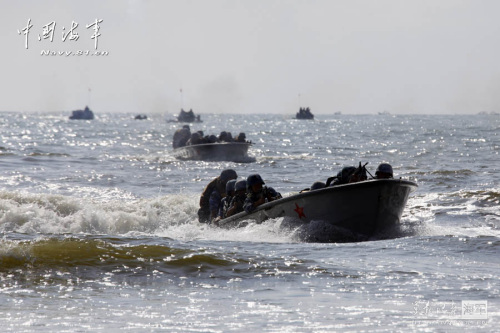 中國海軍演練越海作戰(zhàn) 陸戰(zhàn)隊實施搶灘登陸。