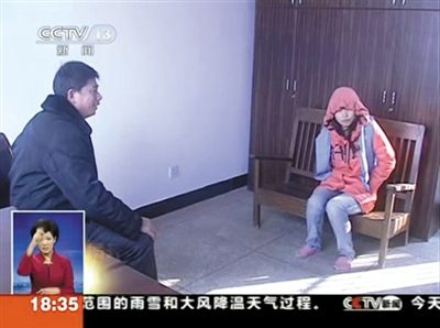 浙江蘭溪，警方訊問“全能神”邪教組織人員。央視視頻截圖
