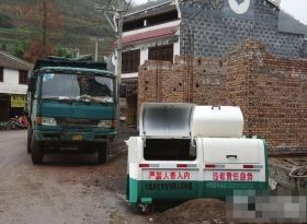 貴州畢節(jié)垃圾桶警示語:嚴禁人畜入內(nèi)