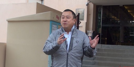 曾志偉面對媒體。