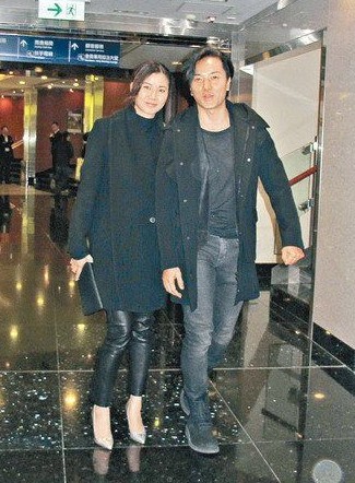 鄭伊健及蒙嘉慧笑容滿面到場，但沒有接受訪問就匆忙進場。