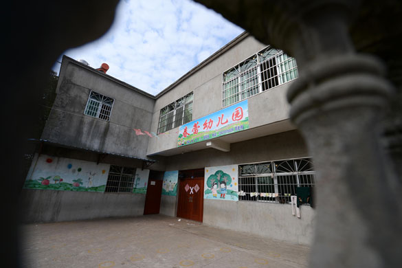 涉事的貴溪市濱江鎮(zhèn)春蕾幼兒園被關(guān)停（2012年12月25日攝）。 攝影：新華社記者 周科