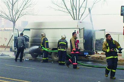 明火烤油箱 點著依維柯