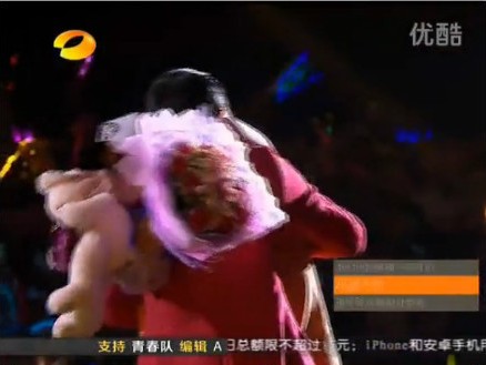 劉德華跨年晚會再救粉絲 喝止保安獲贊