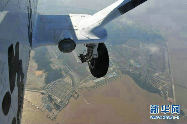 資料圖：中國海監(jiān)固定翼飛機(jī)進(jìn)行海島保護(hù)專項(xiàng)巡查。