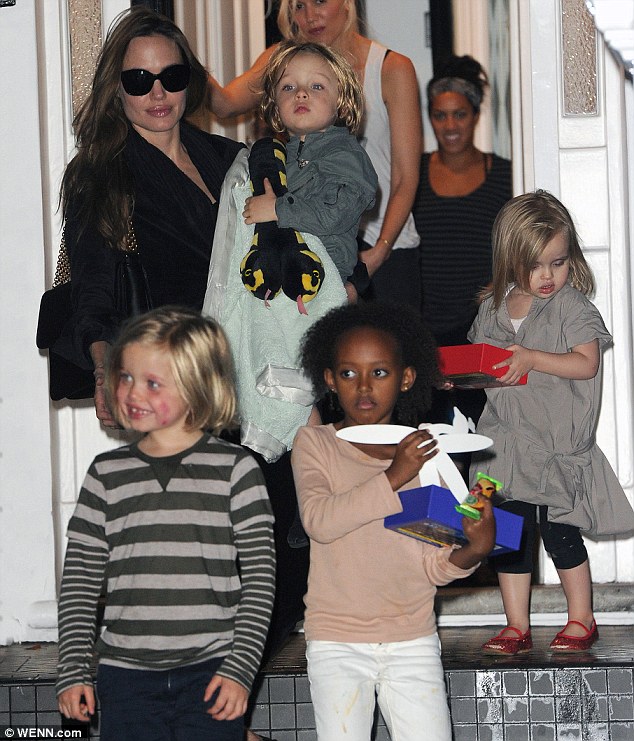 皮特與朱莉圣誕期間已秘密完婚 兩人將全面息影 皮特與朱莉圣誕期間已秘密完婚 兩人將全面息影