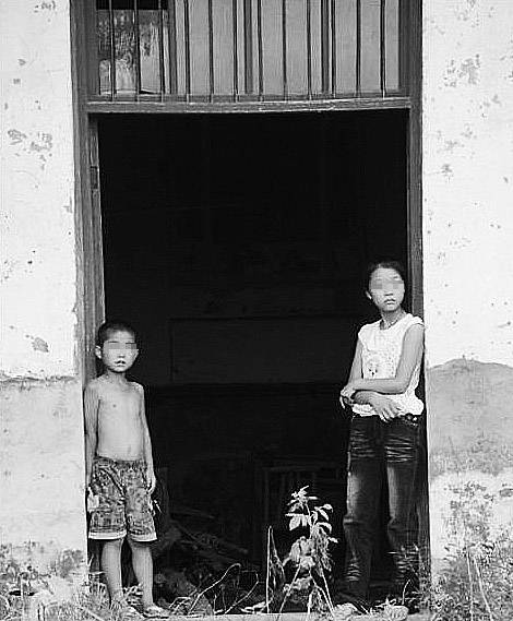周飛龍遇害后，妻子改嫁，留下一對年幼的兒女。