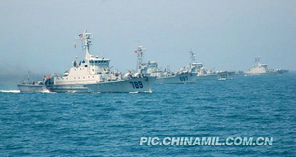 資料圖：中國海軍某獵潛艇大隊(duì)機(jī)動(dòng)反潛演練。
