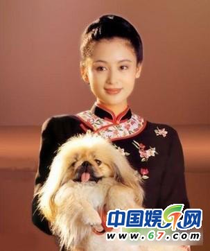 45歲陳紅逆生長：18歲貌似張柏芝 越老越愛低胸裝