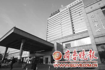 青島兩會(huì)全程不封閉道路 取消警車開道