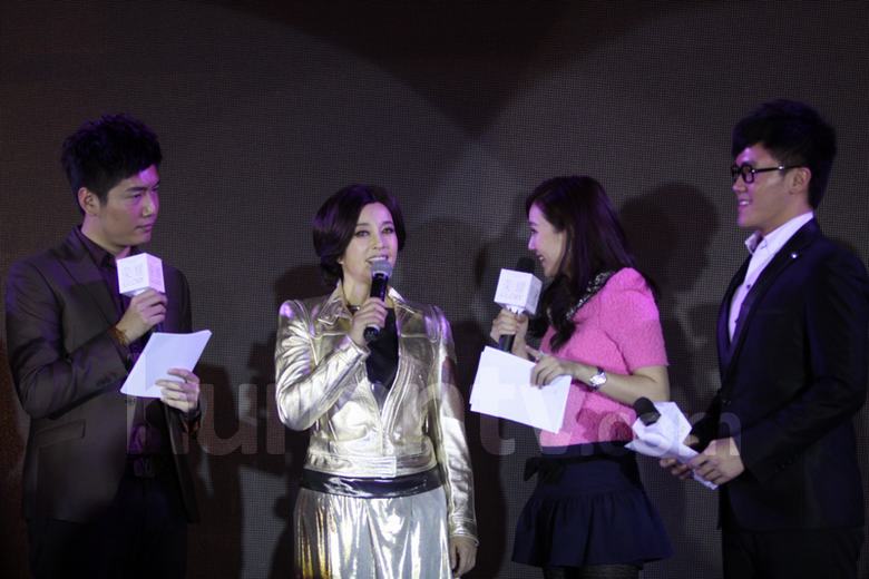 57歲劉曉慶短裙黑絲撈金秒進(jìn)百萬(wàn) 女王氣息秒殺眾少女