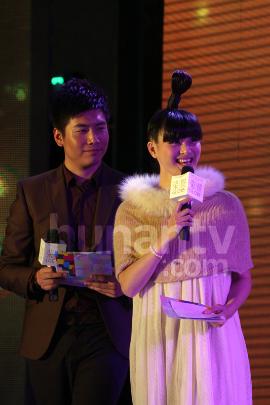 57歲劉曉慶短裙黑絲撈金秒進(jìn)百萬 女王氣息秒殺眾少女