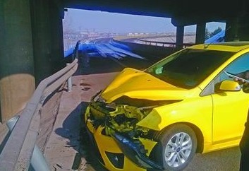 ?？怂蛊嚤恢覆话踩?車頭癟氣囊卻無反應