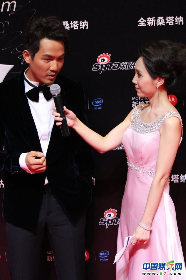 三代女神低胸搶鏡 姚晨挺大肚王力宏當眾開黃腔
