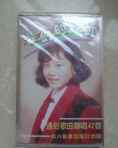王菲16歲處女座唱片封面曝光 嬰兒肥甜美短發(fā)造型