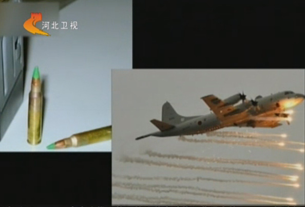 視頻截圖：日本航空自衛(wèi)隊飛機(jī)發(fā)射曳光彈。