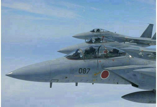 資料圖：日本出動攔截中國飛機(jī)的F-15戰(zhàn)斗機(jī)。