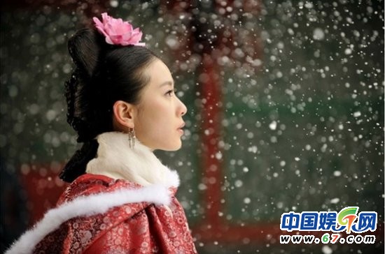 盤點(diǎn)影視劇浪漫白雪唯美瞬間 林心如楊冪趙雅芝俏皮嬌媚(圖)