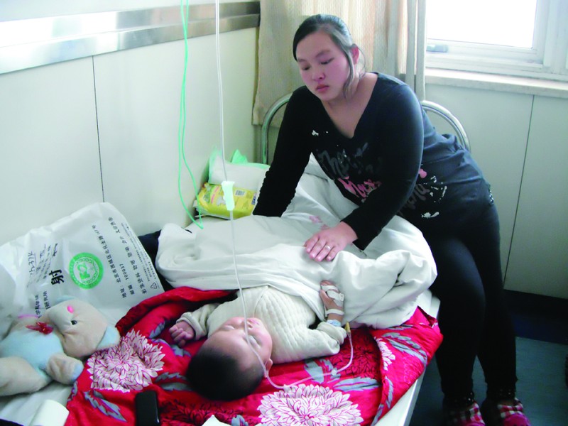 兩歲三個(gè)月男童患有先心病、肺炎、動(dòng)脈瘤、顱內(nèi)出血和顱內(nèi)感染住院治療費(fèi)用壓垮整個(gè)家庭，希望好心人伸出援手救救病危孩子