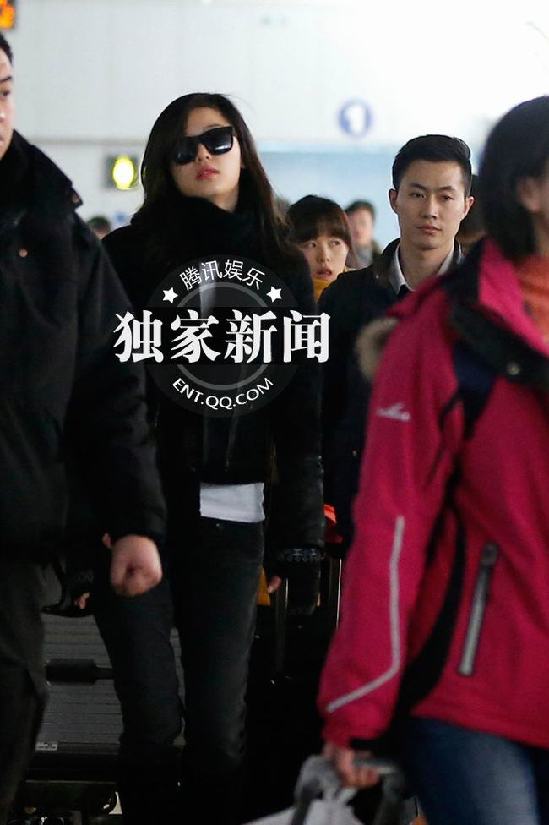 全智賢抵京眾人簇擁