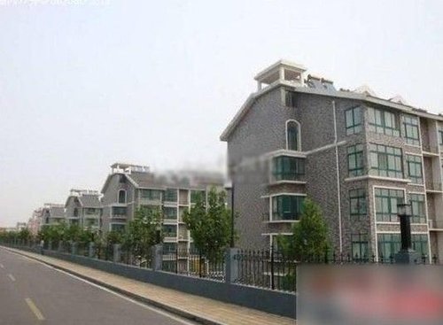 濟(jì)南歷城原公安局長曝?fù)?6棟樓被稱“房祖宗”