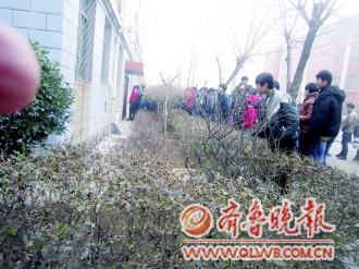 出事后,不少學(xué)生議論紛紛。