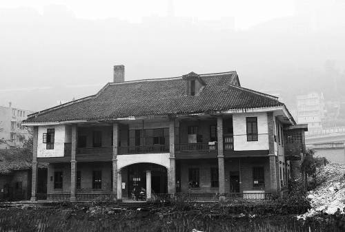 2009年2月3日，重慶渝中區(qū)李子壩，劉湘公館成“孤島”。陳慶/CFP