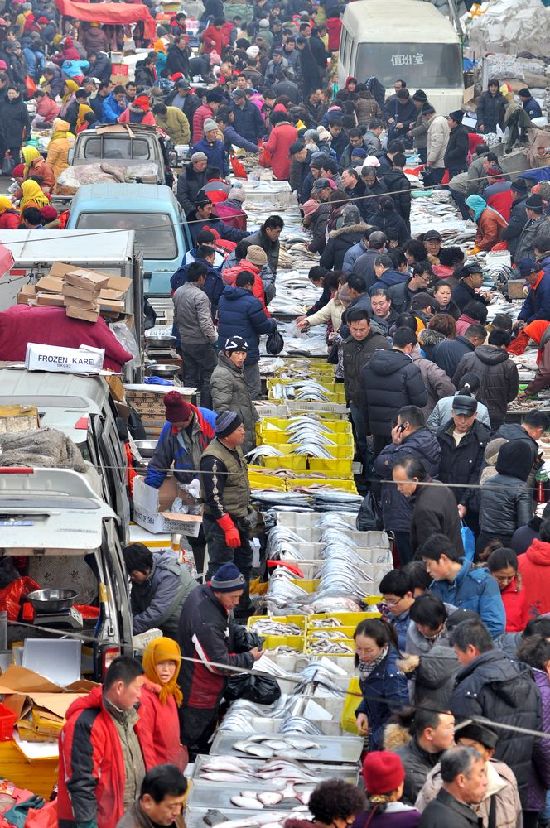 過大年趕大集 李村集場面火爆年味濃