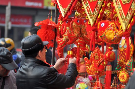 過大年趕大集 李村集場面火爆年味濃