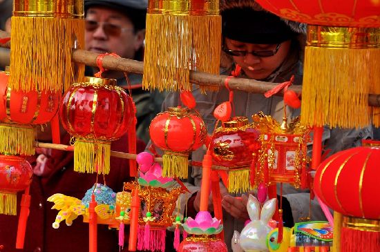 過大年趕大集 李村集場(chǎng)面火爆年味濃