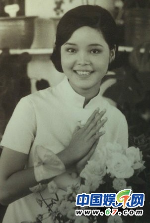 鄧麗君誕辰60周年 不愛紅妝愛軍裝重溫昔日美艷照