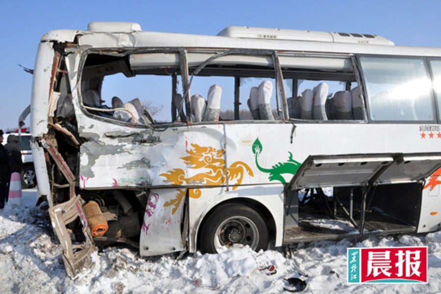 黑龍江火車(chē)與客車(chē)相撞致9人死亡