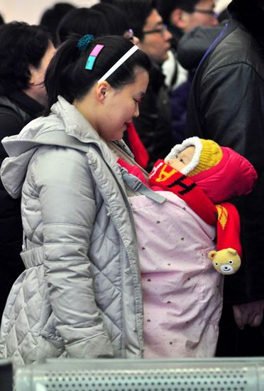 時(shí)評(píng):春運(yùn)百感交集 愛情親情友情一個(gè)不能少