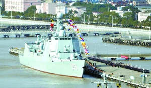 據(jù)新華社青島艦2月1日電由海軍北海艦隊(duì)3艘軍艦組成的中國海軍艦艇編隊(duì)，2月1日11時(shí)40分許按照預(yù)定計(jì)劃通過巴士海峽，進(jìn)入我國南海海域。