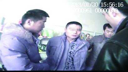 小偷日撬婚房夜撬店 偷出個(gè)服裝專(zhuān)賣(mài)店