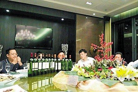 格力總裁宴客花4萬(wàn)被停職 公司稱沒(méi)見(jiàn)過(guò)此人