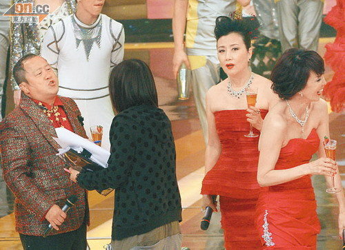 葉玉卿風騷演出不慎露底