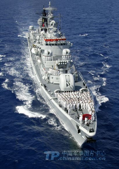 資料圖：青島艦遠航駛出領海線。