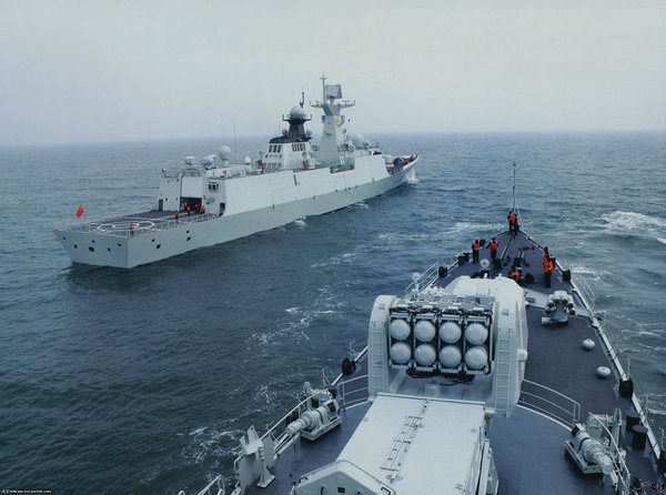 資料圖：煙臺艦與友艦編隊航行。