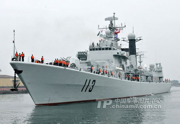 資料圖：中國海軍“青島”號(hào)導(dǎo)彈驅(qū)逐艦。