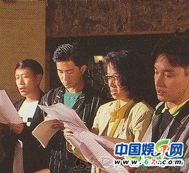 “四爺”吳奇隆昔日軍裝照曝光 圖揭眾星珍藏舊照