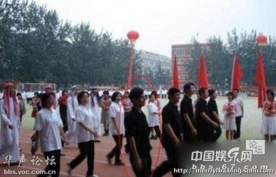 明星當(dāng)老師的課堂照 誰(shuí)最有范兒