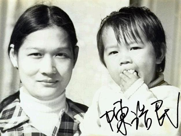 曝明星幼時(shí)舊照個(gè)個(gè)是小可愛