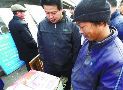 記者昨跟訪38歲外來工老周他邊打零工邊找活一天限額花銷30元夢(mèng)想年底攢下3萬元帶回安丘老家
