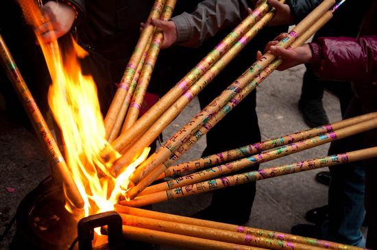 萬名香客華嚴寺祈福 攝影師拍下龍鳳香火